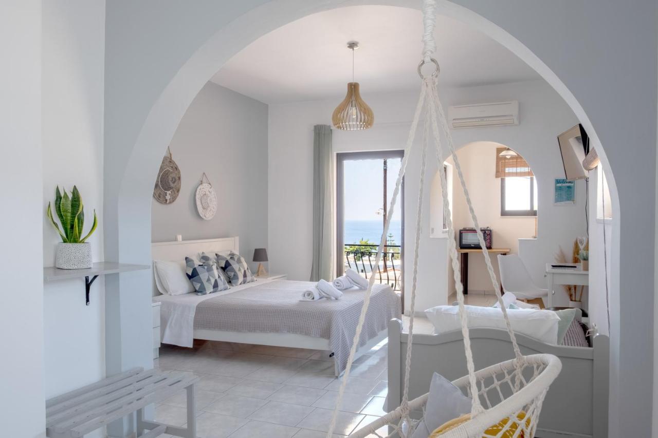 Pefkides Aegina Boutique Apartments Agia Marina  エクステリア 写真