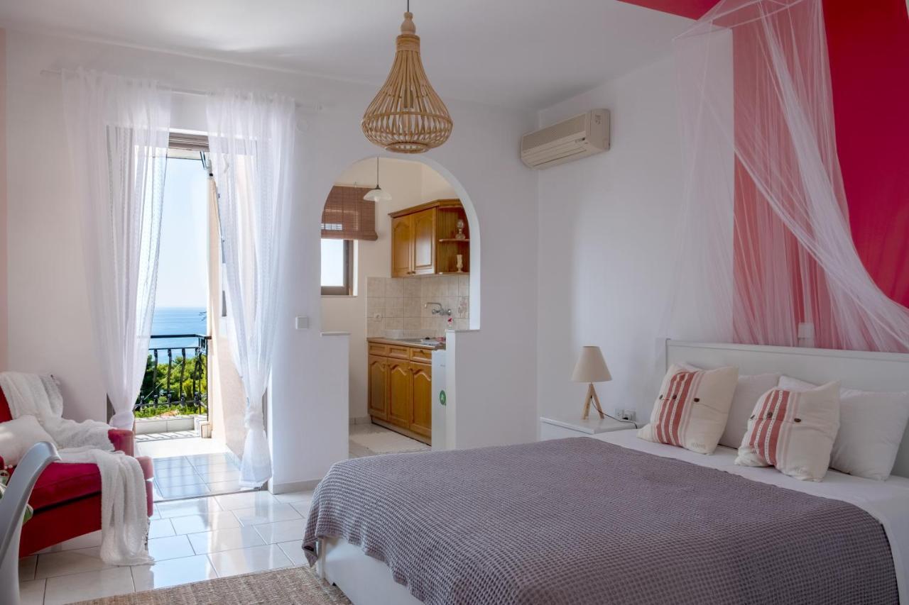 Pefkides Aegina Boutique Apartments Agia Marina  エクステリア 写真