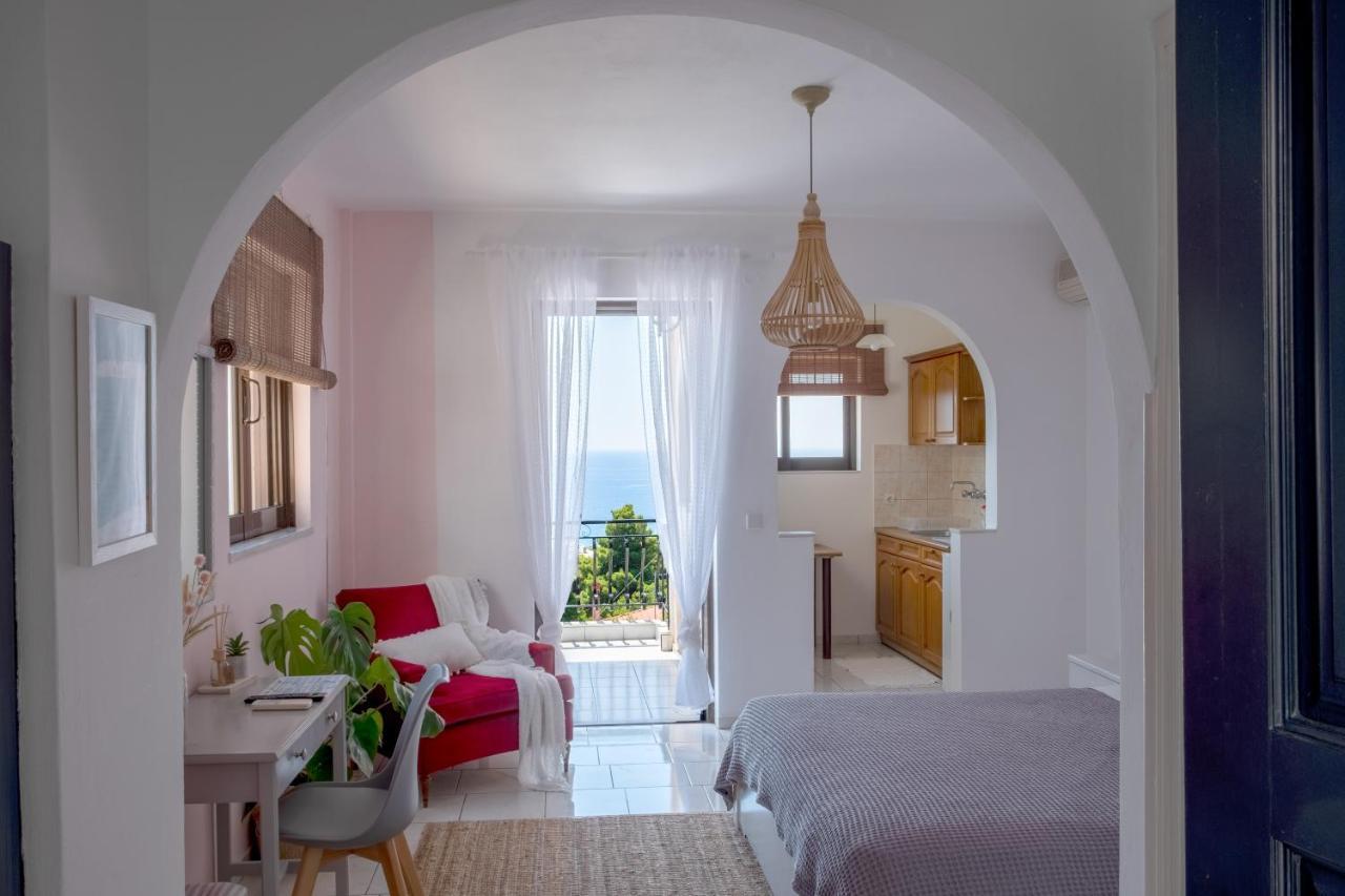 Pefkides Aegina Boutique Apartments Agia Marina  エクステリア 写真