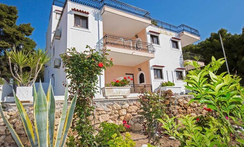 Pefkides Aegina Boutique Apartments Agia Marina  エクステリア 写真